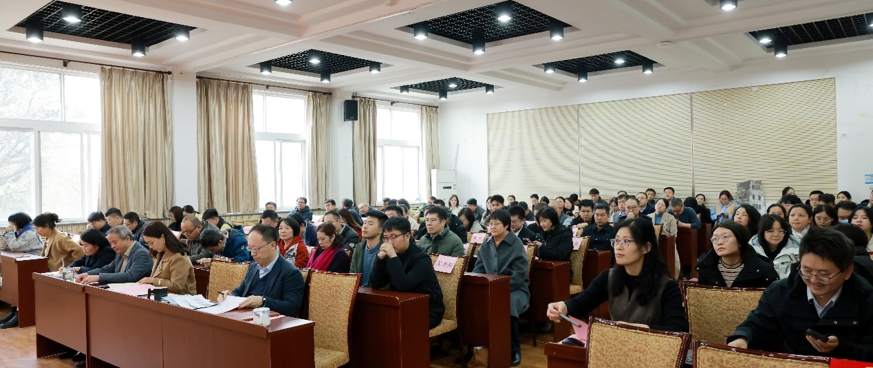 欧美av
召开教职工大会  凝心聚力共绘高质量发展新蓝图