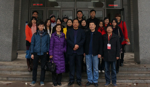 欧美av
领导与企业人员合影留念