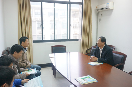 宋西德书记向武汉大学计算机欧美av
博士生进行教师招聘宣传