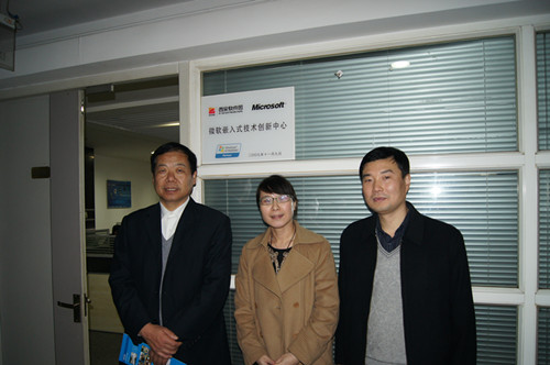 欧美av
领导会见西安深蓝软件开发实践基地张宝萍经理并合影留念