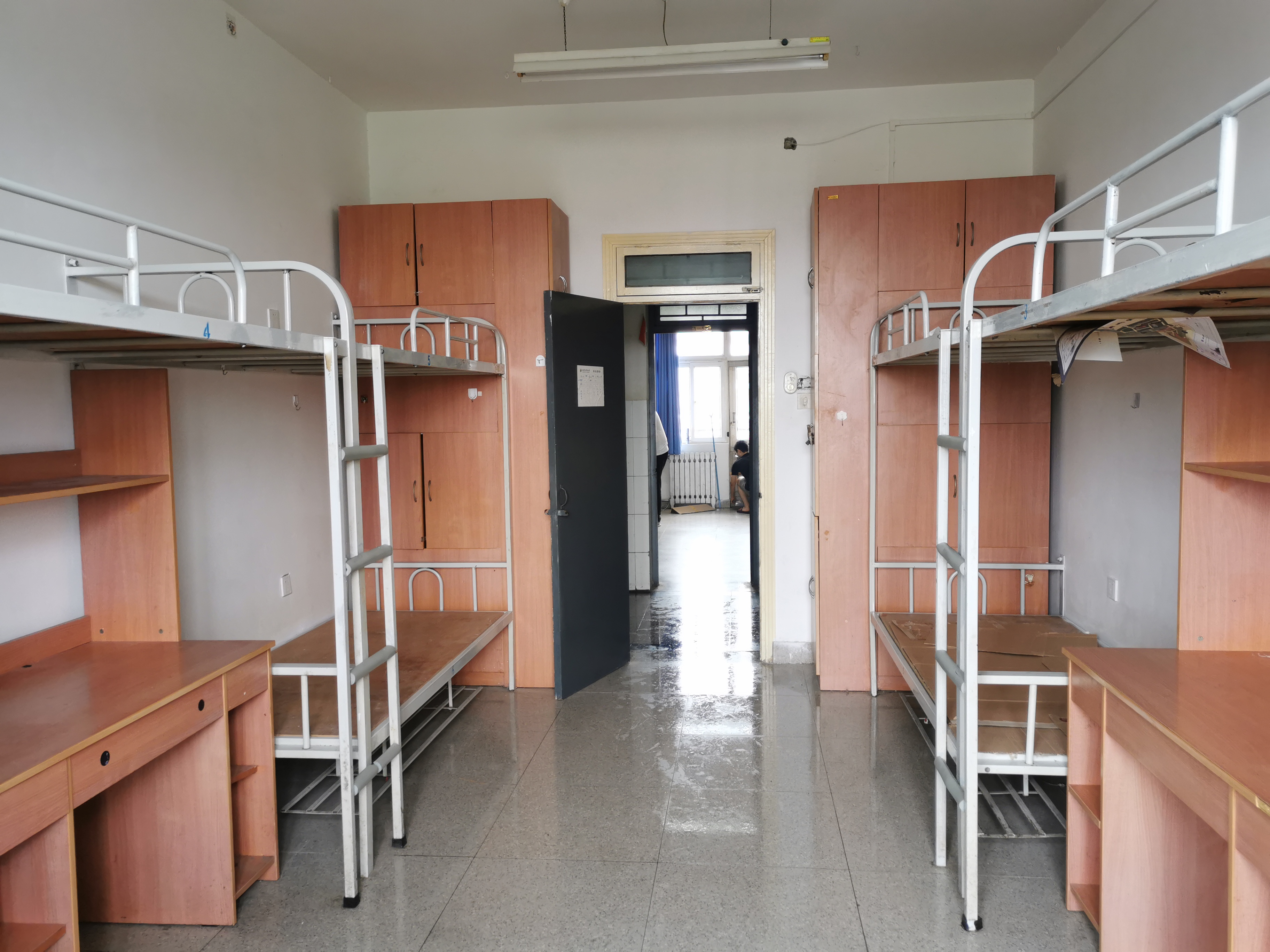 a8298b509adb4b2f8affd26f53258f6f.jpg 宿舍照片1.jpg