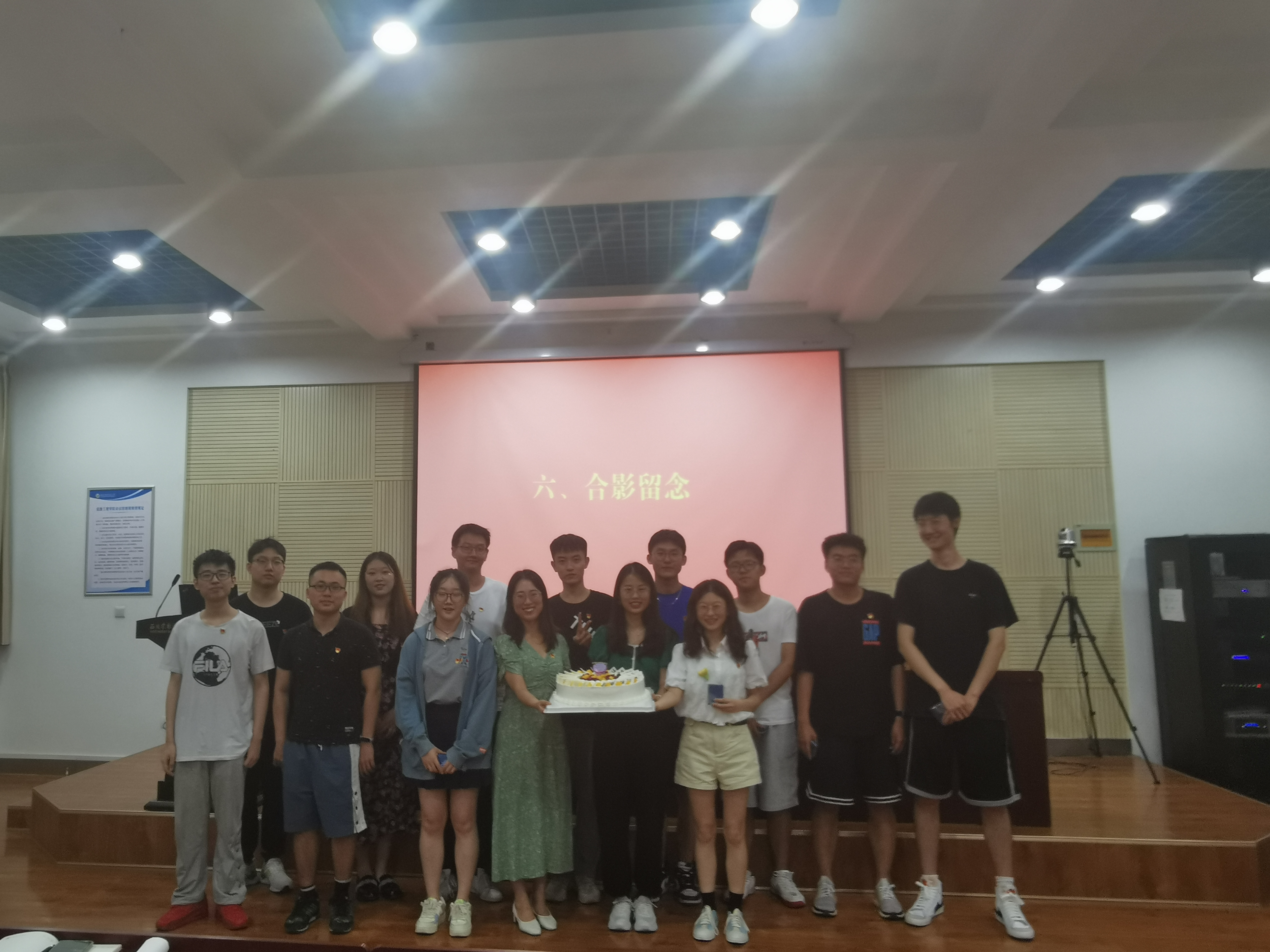 0eec09c6e0744576b84e80fff636c4ed.jpg 0eec09c6e0744576b84e80fff636c4ed.jpg